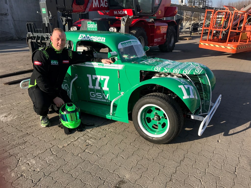 Lars melder klar til fed ræs - og sprøde grill-pølser og meget andet gennem hele sæsonen.
(Foto: Racing Team Næsbjerg Gulve)